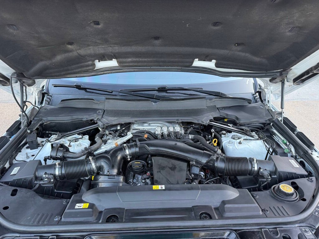 Land Rover Range Rover Sport Vehicle Full-screen Gallery Image 36