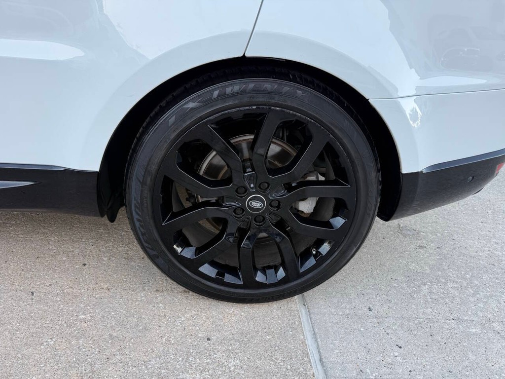 Land Rover Range Rover Sport Vehicle Full-screen Gallery Image 37