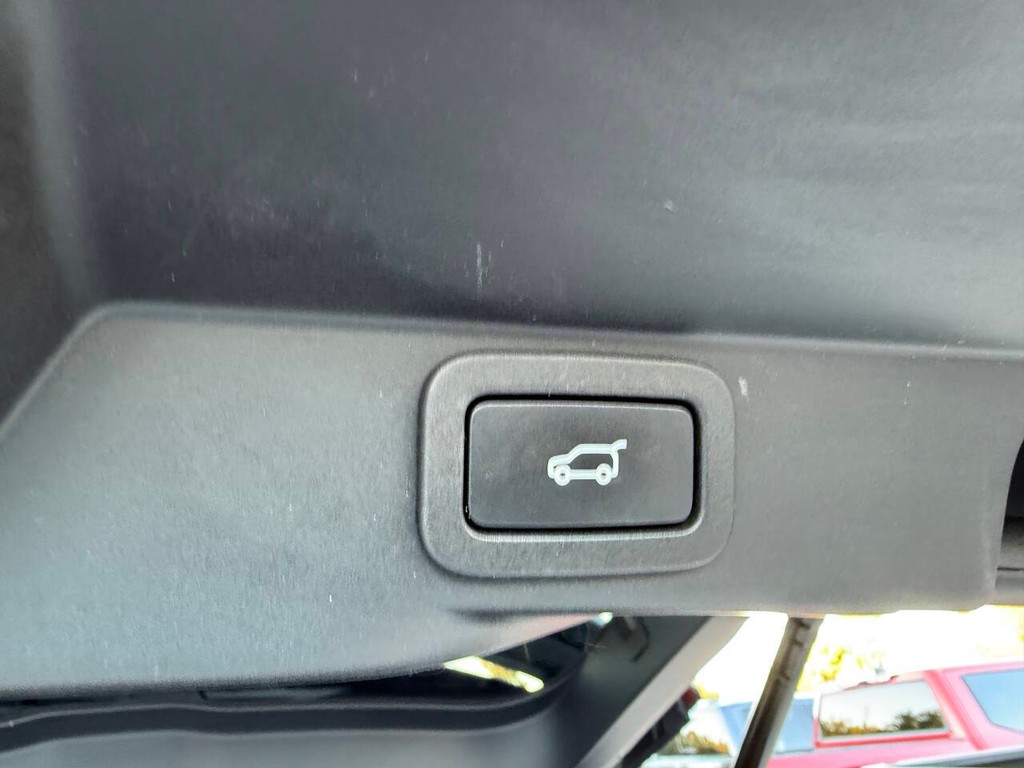 Land Rover Range Rover Sport Vehicle Full-screen Gallery Image 40