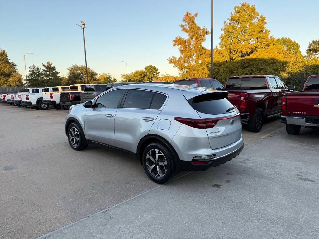 Kia Sportage Vehicle Full-screen Gallery Image 04