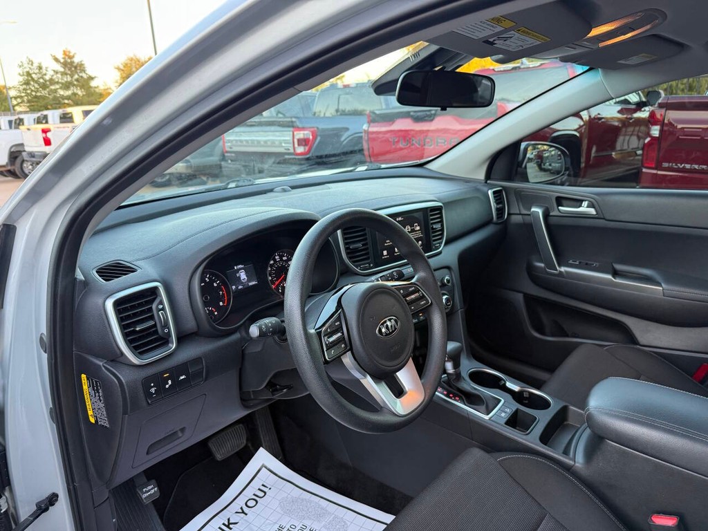 Kia Sportage Vehicle Full-screen Gallery Image 06