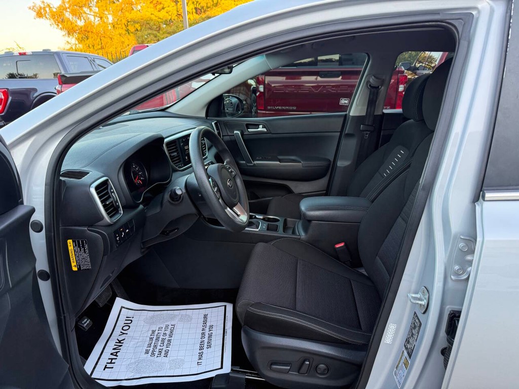 Kia Sportage Vehicle Full-screen Gallery Image 07