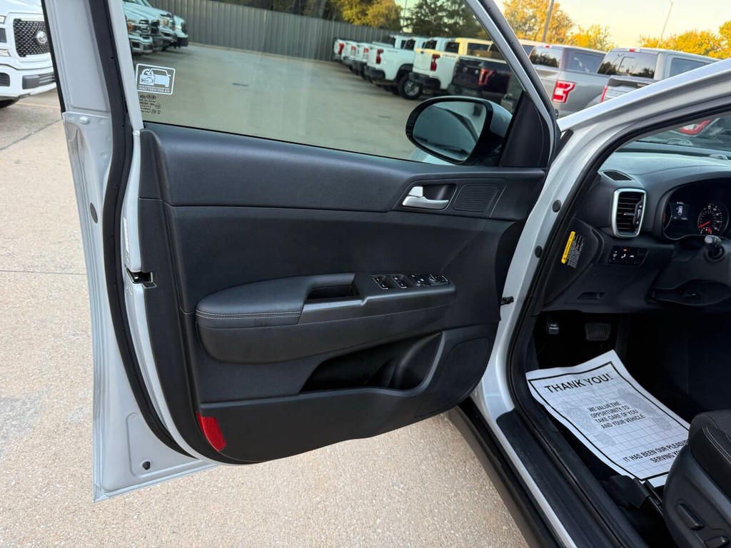 Kia Sportage Vehicle Full-screen Gallery Image 08