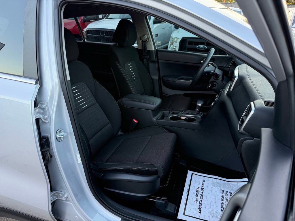 Kia Sportage Vehicle Full-screen Gallery Image 10