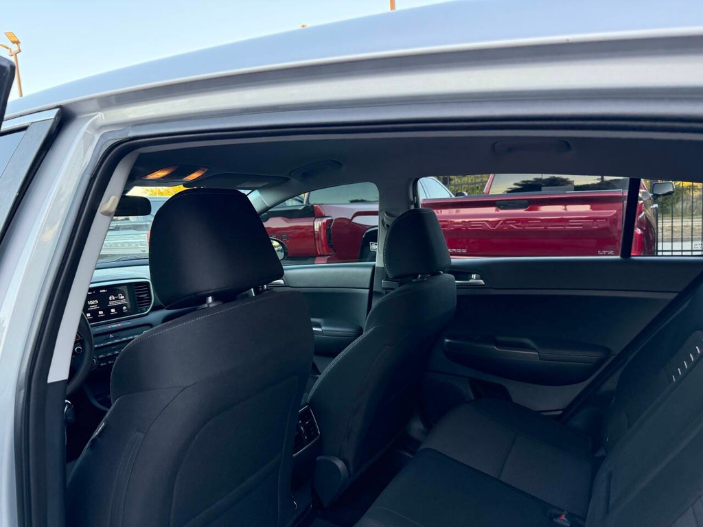 Kia Sportage Vehicle Full-screen Gallery Image 12