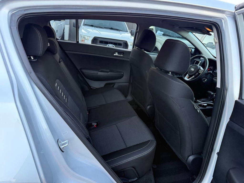 Kia Sportage Vehicle Full-screen Gallery Image 15