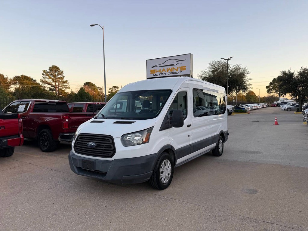 Ford Transit Wagon Vehicle Full-screen Gallery Image 03