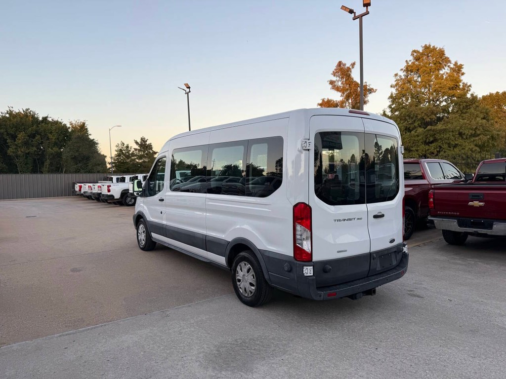 Ford Transit Wagon Vehicle Full-screen Gallery Image 04