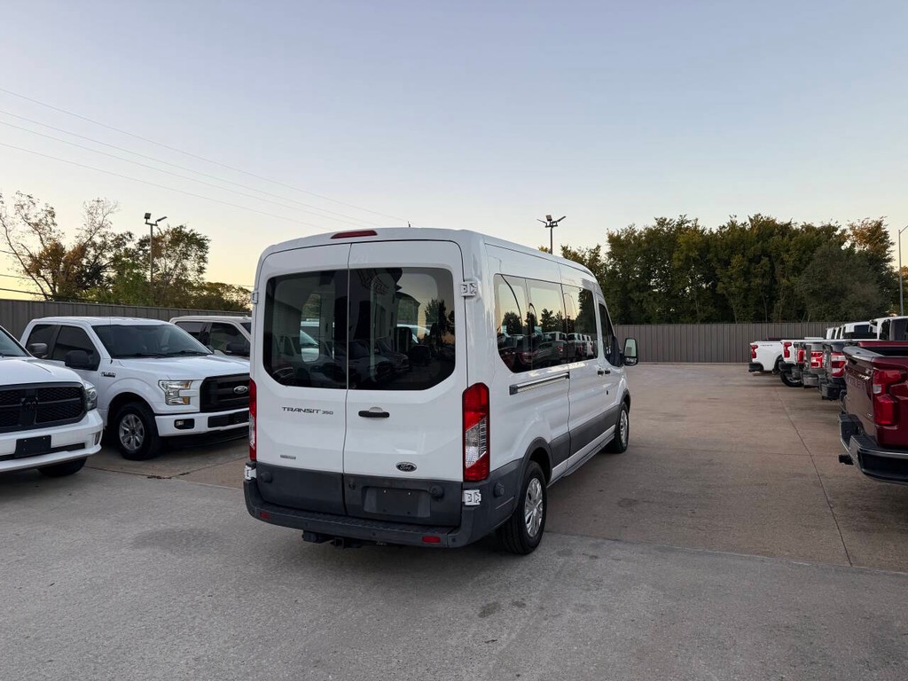 Ford Transit Wagon Vehicle Full-screen Gallery Image 05