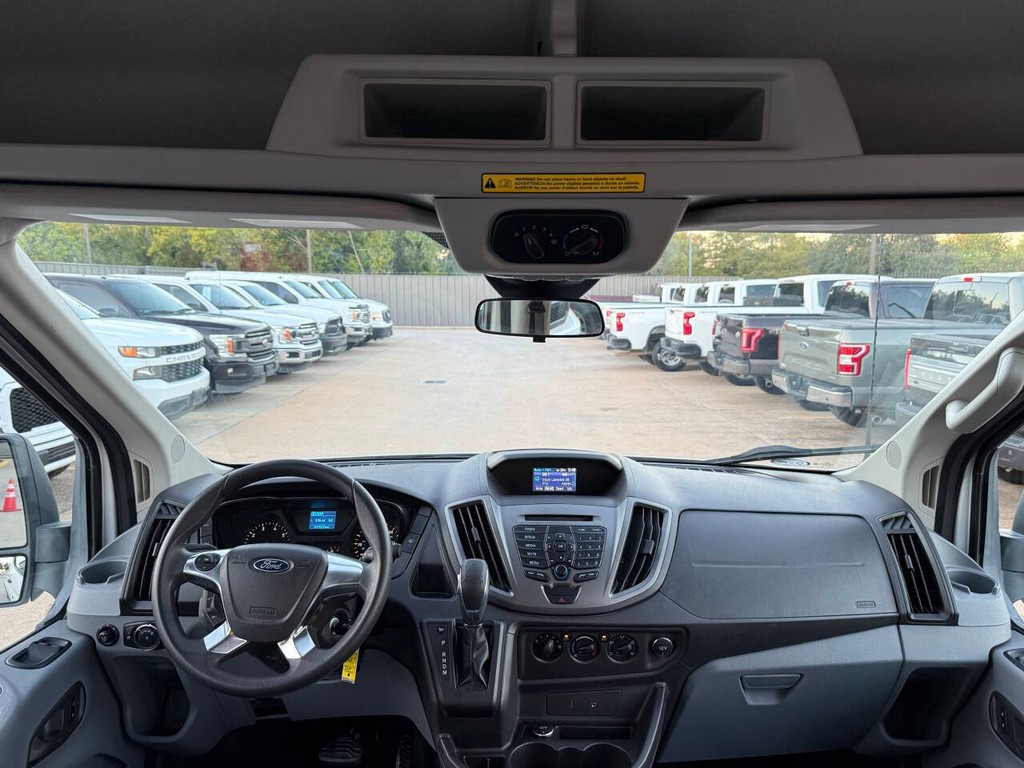 Ford Transit Wagon Vehicle Full-screen Gallery Image 12