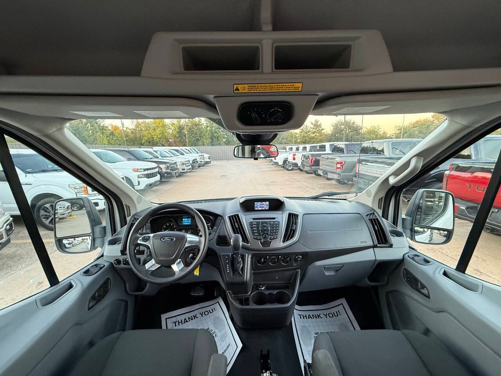 Ford Transit Wagon Vehicle Full-screen Gallery Image 13