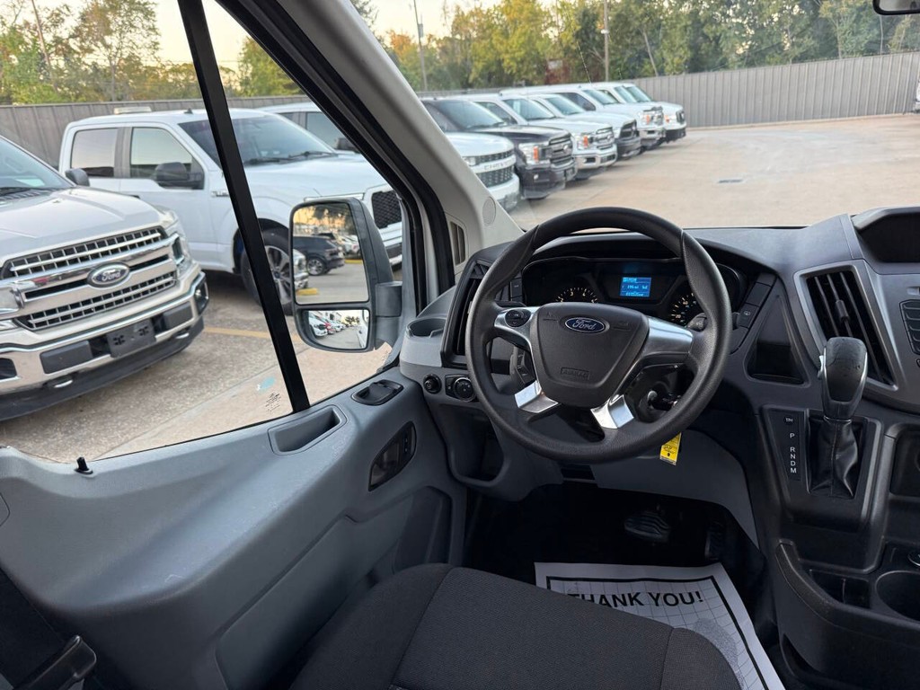 Ford Transit Wagon Vehicle Full-screen Gallery Image 14