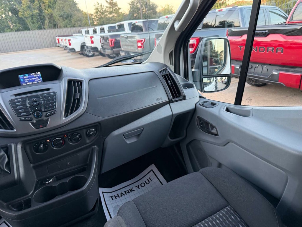 Ford Transit Wagon Vehicle Full-screen Gallery Image 15