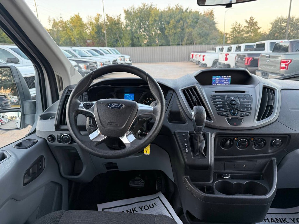 Ford Transit Wagon Vehicle Full-screen Gallery Image 16