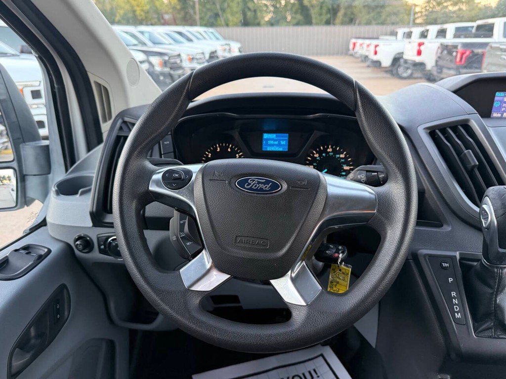 Ford Transit Wagon Vehicle Full-screen Gallery Image 17