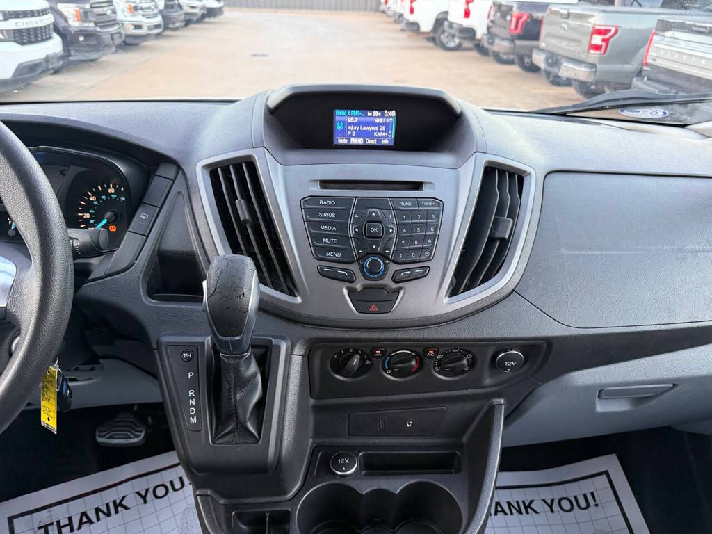 Ford Transit Wagon Vehicle Full-screen Gallery Image 19