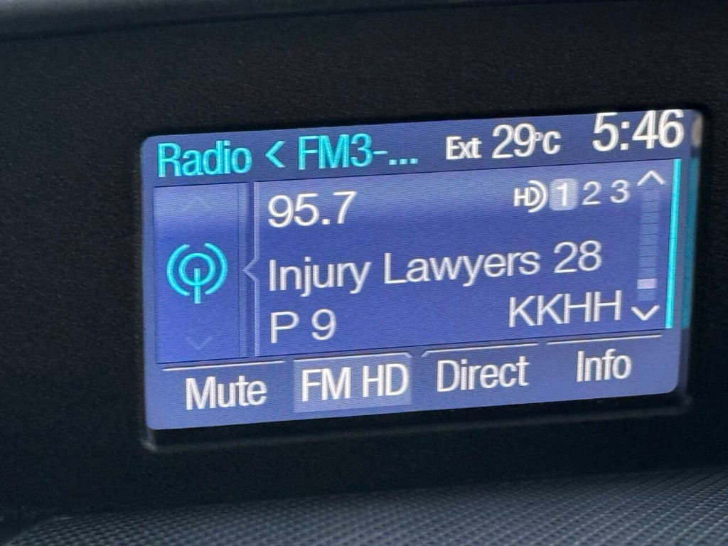 Ford Transit Wagon Vehicle Full-screen Gallery Image 20