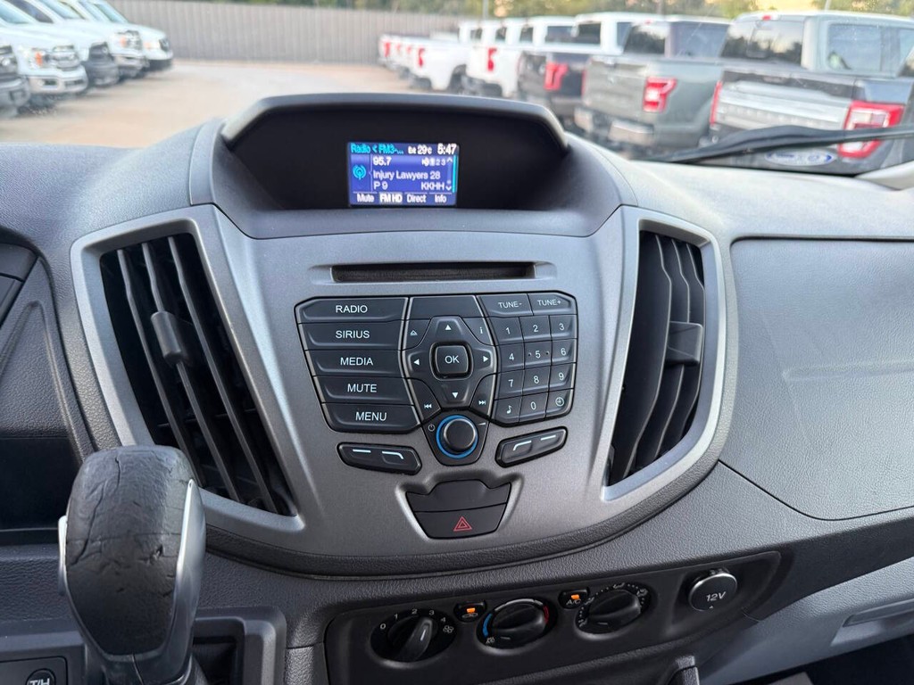 Ford Transit Wagon Vehicle Full-screen Gallery Image 22