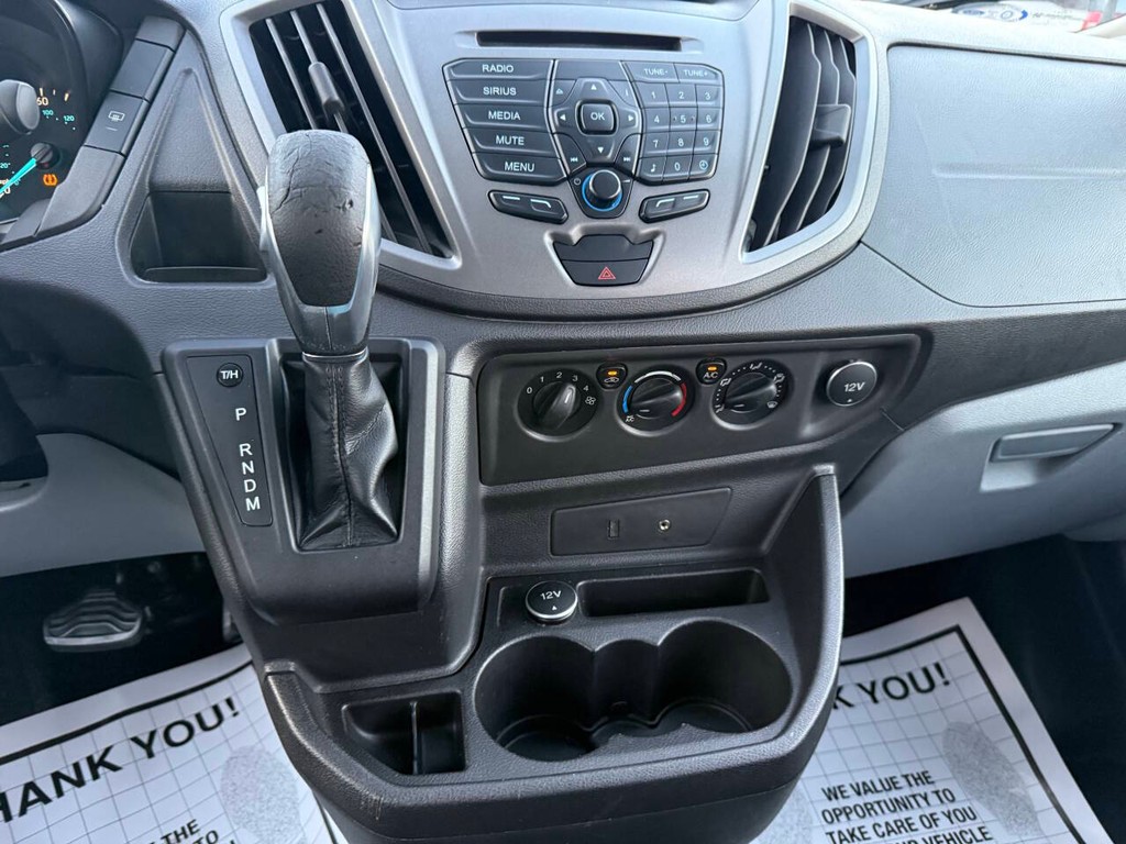 Ford Transit Wagon Vehicle Full-screen Gallery Image 23