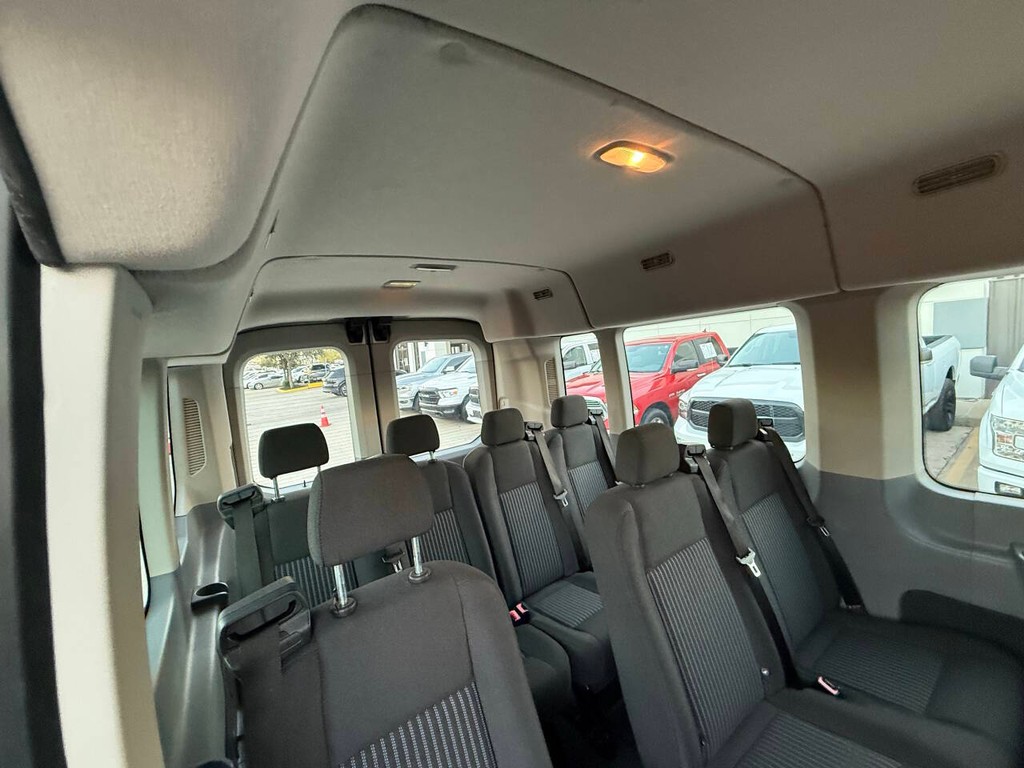 Ford Transit Wagon Vehicle Full-screen Gallery Image 27
