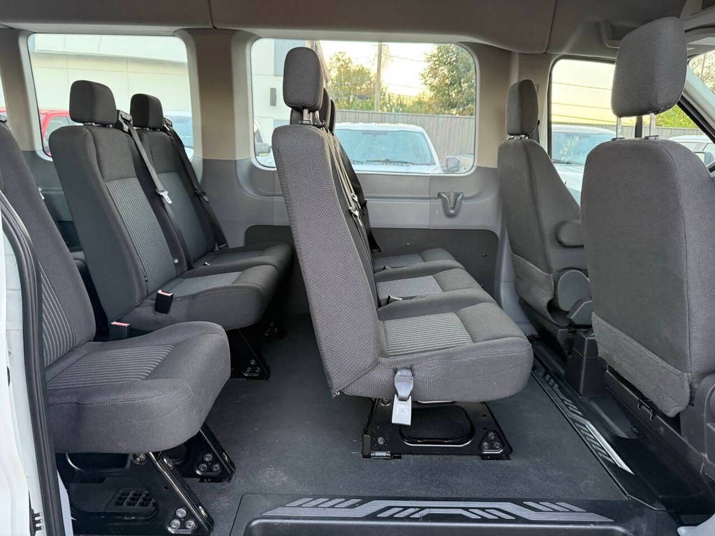 Ford Transit Wagon Vehicle Full-screen Gallery Image 29