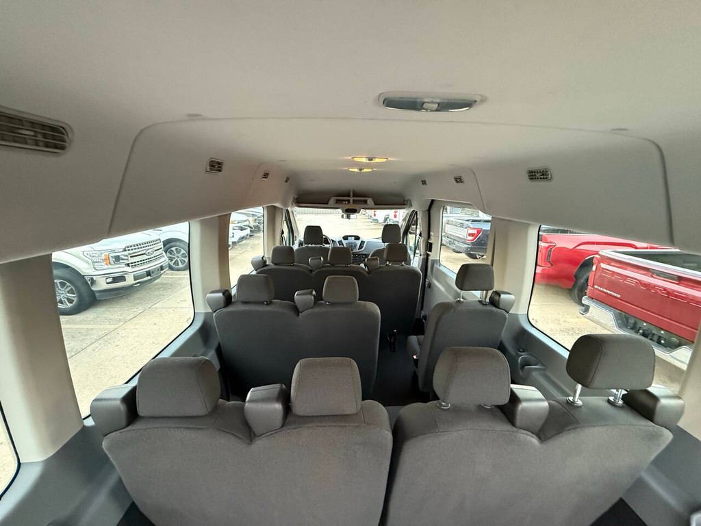 Ford Transit Wagon Vehicle Full-screen Gallery Image 30