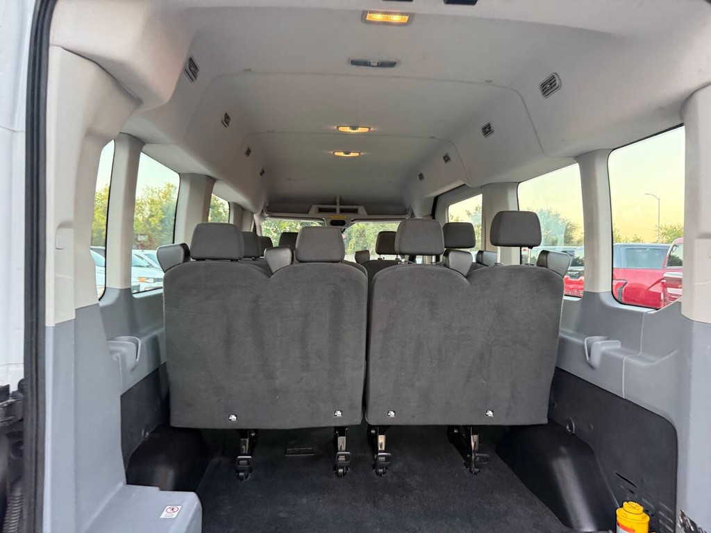 Ford Transit Wagon Vehicle Full-screen Gallery Image 31