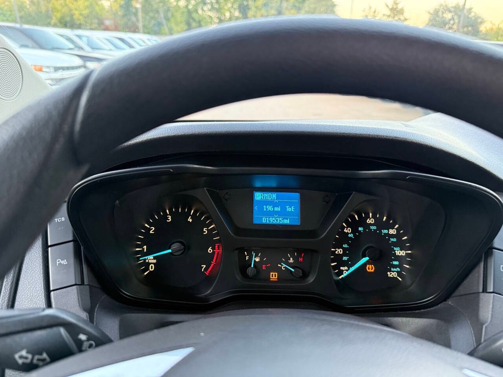 Ford Transit Wagon Vehicle Full-screen Gallery Image 32