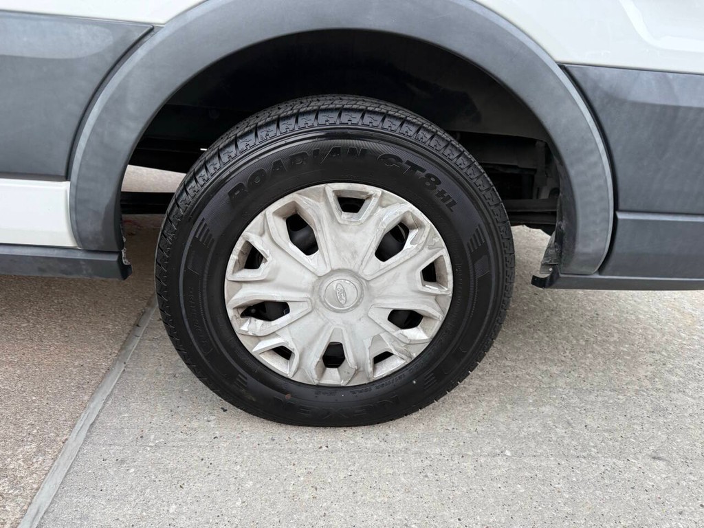 Ford Transit Wagon Vehicle Full-screen Gallery Image 35