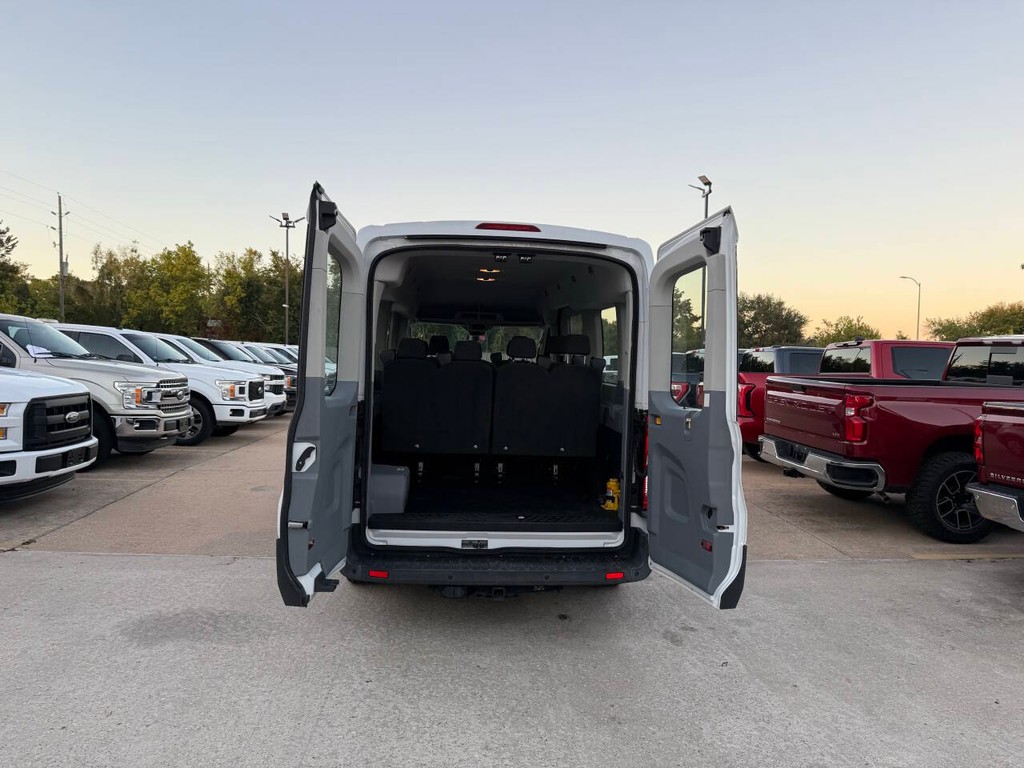 Ford Transit Wagon Vehicle Full-screen Gallery Image 36