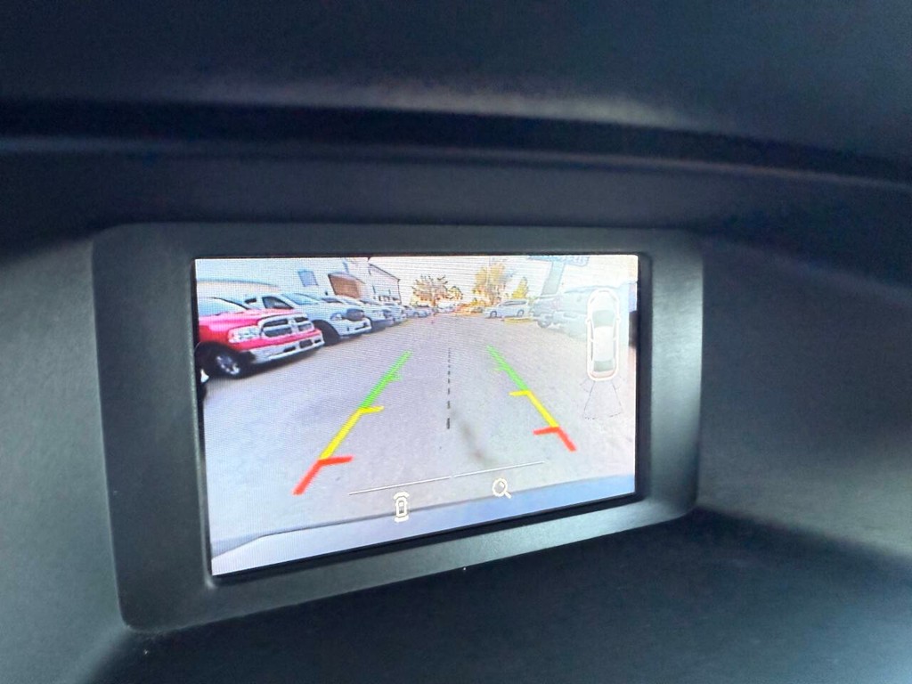 Ford Focus Hatchback Vehicle Full-screen Gallery Image 26