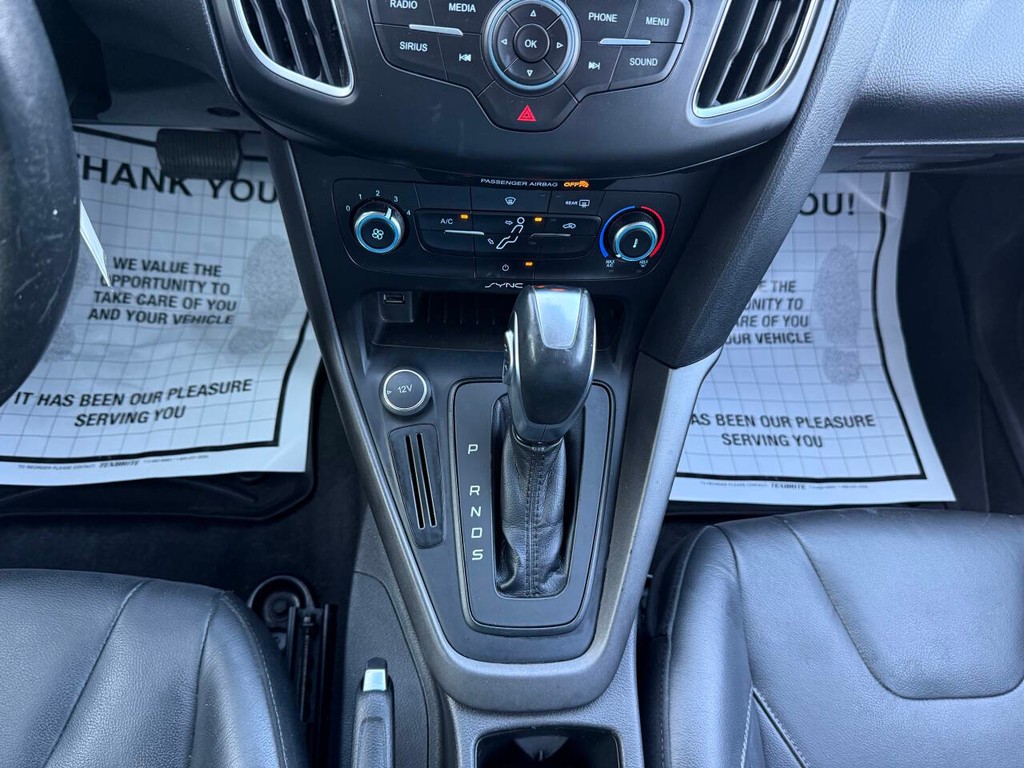 Ford Focus Hatchback Vehicle Full-screen Gallery Image 29