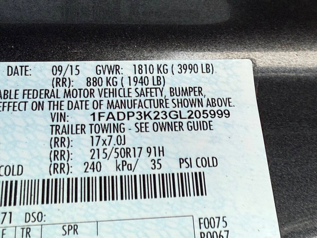 Ford Focus Hatchback Vehicle Full-screen Gallery Image 33