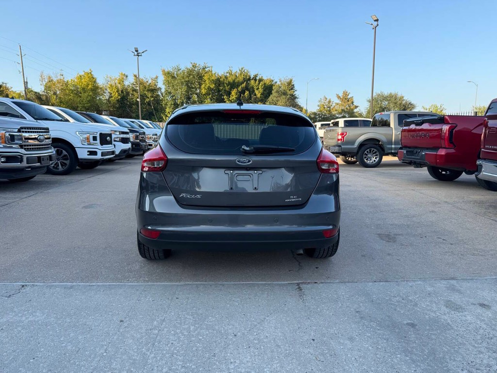 Ford Focus Hatchback Vehicle Full-screen Gallery Image 37