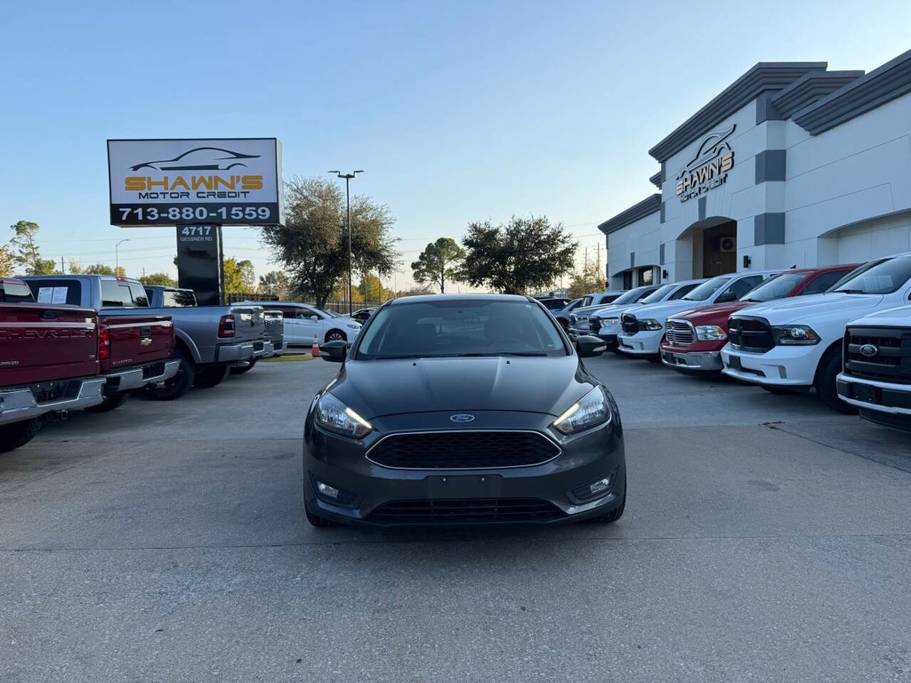 Ford Focus Hatchback Vehicle Full-screen Gallery Image 39