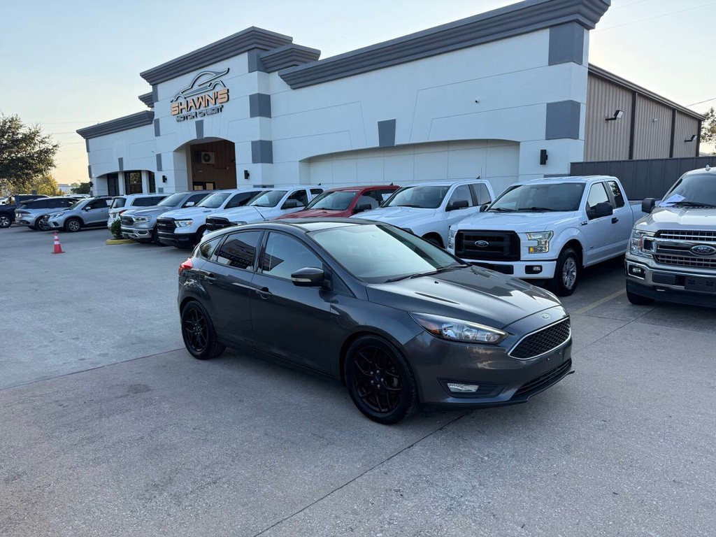 Ford Focus Hatchback Vehicle Full-screen Gallery Image 40