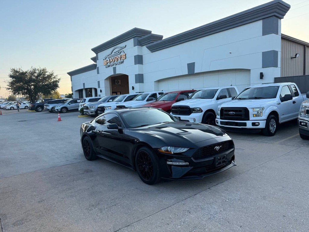 Ford Mustang Vehicle Full-screen Gallery Image 02