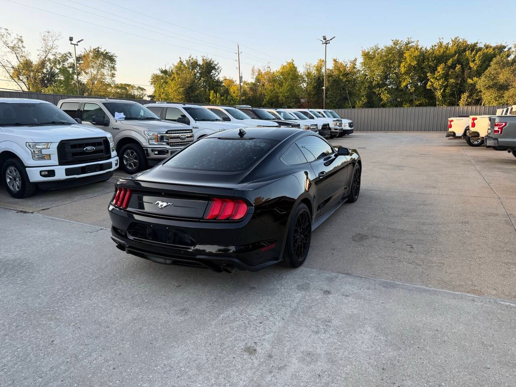 Ford Mustang Vehicle Full-screen Gallery Image 05