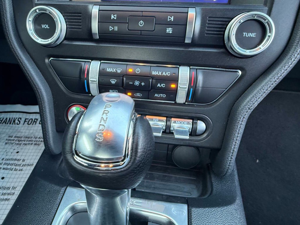 Ford Mustang Vehicle Full-screen Gallery Image 22