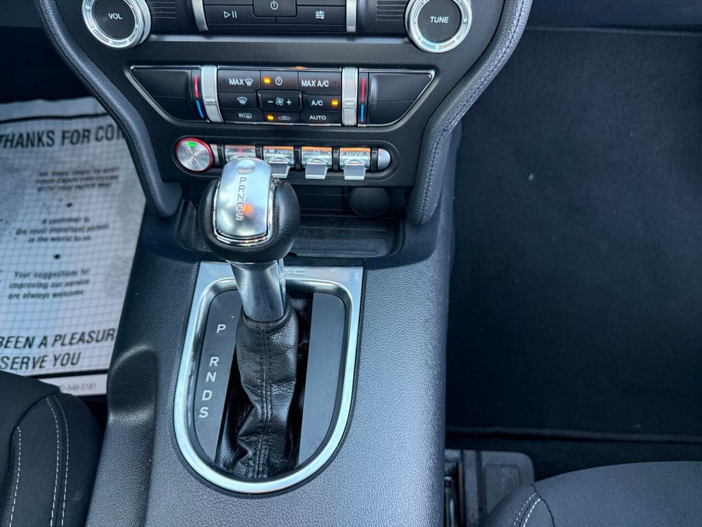 Ford Mustang Vehicle Full-screen Gallery Image 23