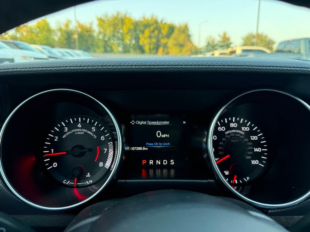 Ford Mustang Vehicle Full-screen Gallery Image 24