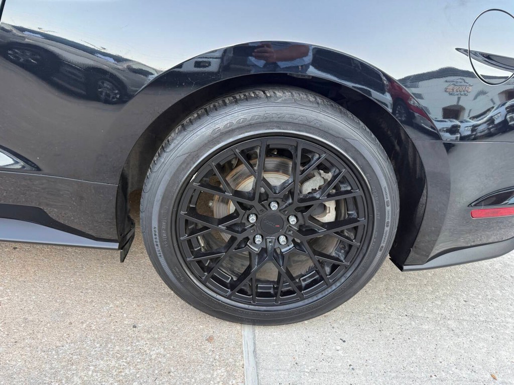 Ford Mustang Vehicle Full-screen Gallery Image 28