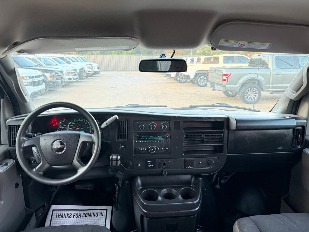 GMC Savana Cargo Van Vehicle Full-screen Gallery Image 12