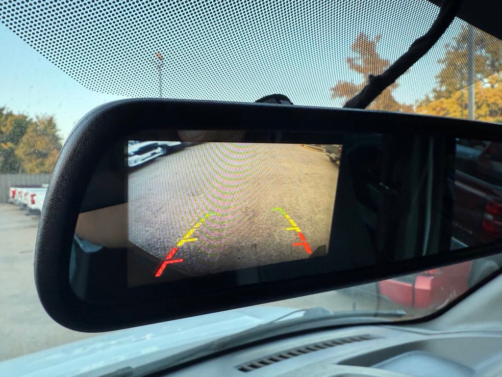 GMC Savana Cargo Van Vehicle Full-screen Gallery Image 22