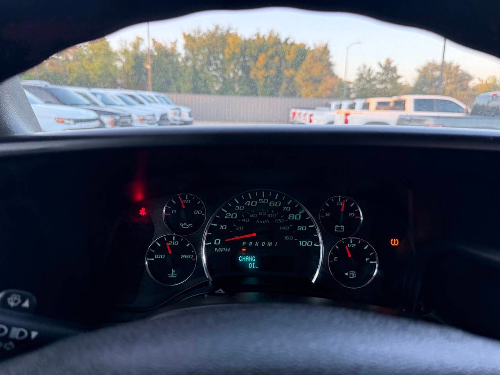 GMC Savana Cargo Van Vehicle Full-screen Gallery Image 28