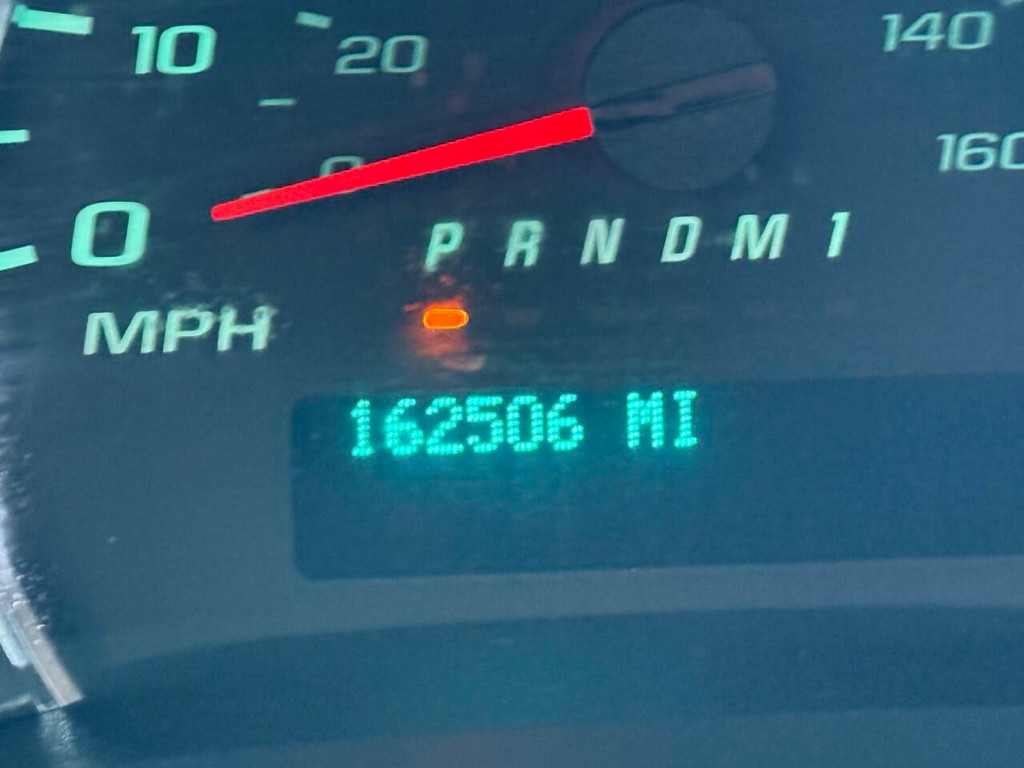 GMC Savana Cargo Van Vehicle Full-screen Gallery Image 29