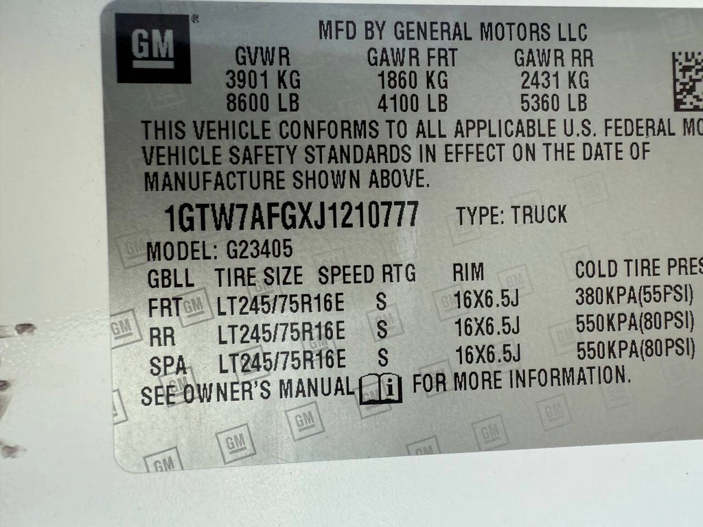 GMC Savana Cargo Van Vehicle Full-screen Gallery Image 30