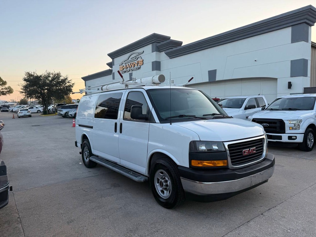 GMC Savana Cargo Van Vehicle Full-screen Gallery Image 37