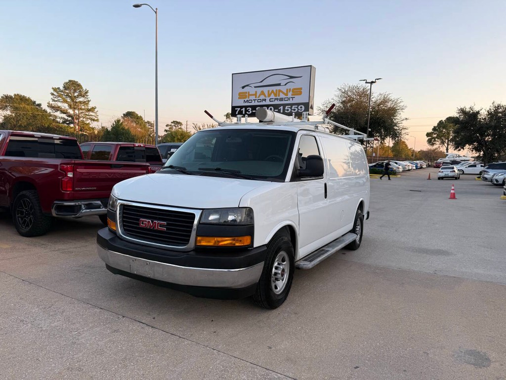 GMC Savana Cargo Van Vehicle Full-screen Gallery Image 38