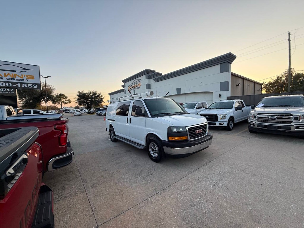 GMC Savana Cargo Van Vehicle Full-screen Gallery Image 39